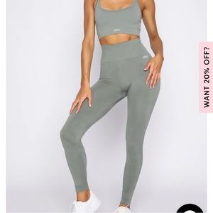 Whitefox Seamless Set